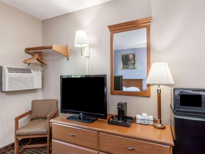 Super 8 By Wyndham Johnstown/Gloversville Zewnętrze zdjęcie