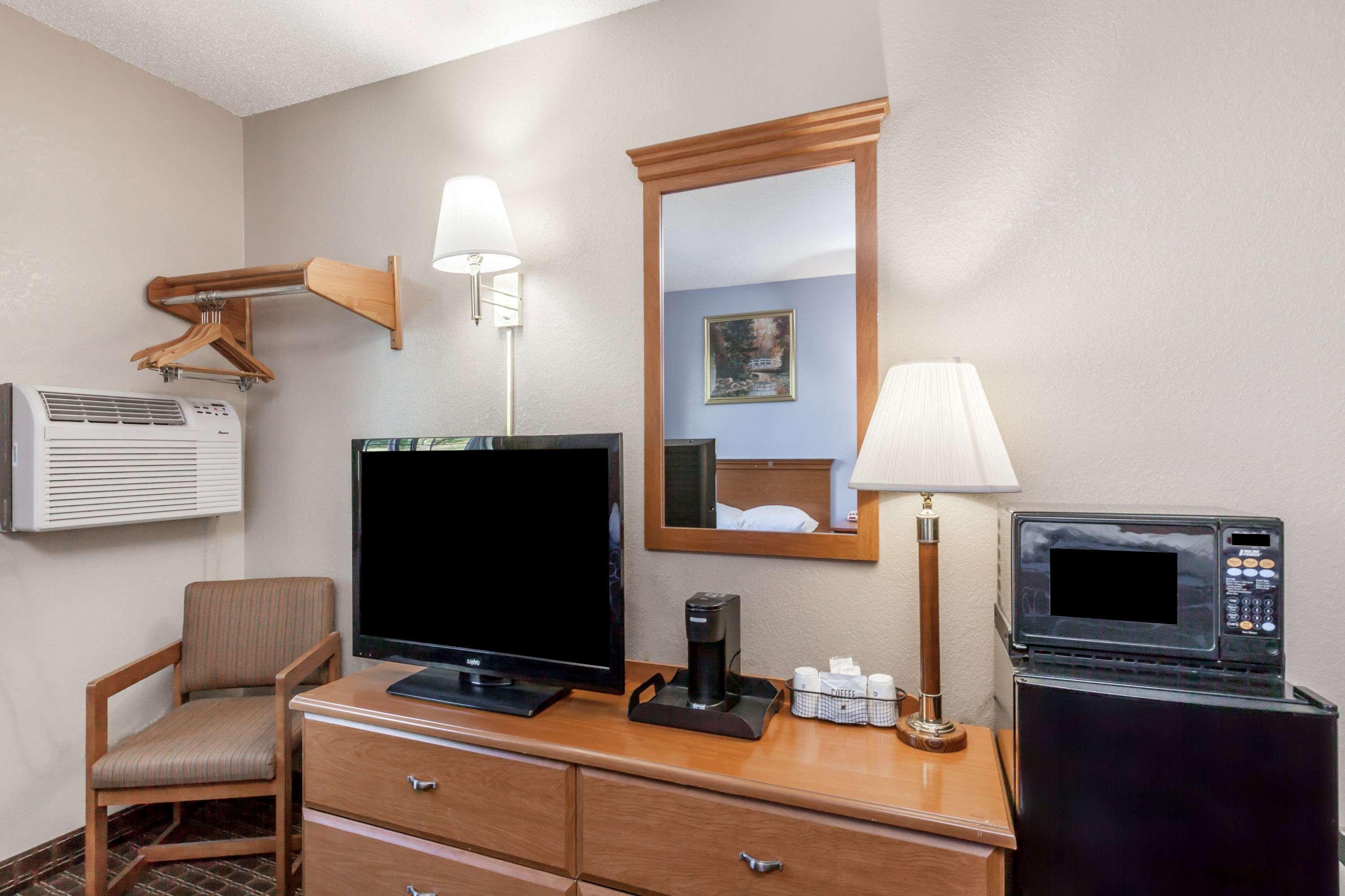 Super 8 By Wyndham Johnstown/Gloversville Zewnętrze zdjęcie